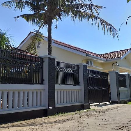 Oemah Sadewa Homestay Чилачап Екстериор снимка